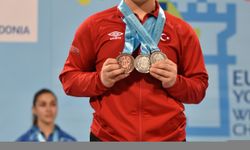 Milli halterci Yağmur Bulut'tan Yıldızlar ve 15 Yaş Altı Avrupa Şampiyonası'nda 3 madalya