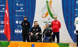 Paralimpik sporcular Havva Alyurt ile Öner Bozbıyık'tan altın madalya