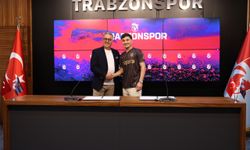 Trabzonspor'da yeni transfer Cihan Çanak için imza töreni düzenledi