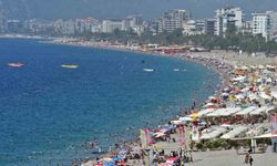Kurban Bayramı Antalya sahillerine yaradı! | Sahiller doldu taştı