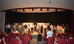 İzmir'de ruhu iyileştiren tiyatro oyunu beğeni topladı