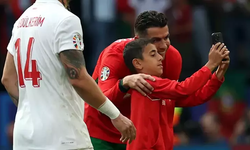 Portekiz maçında sahaya giren çocuğu dünya konuşuyor