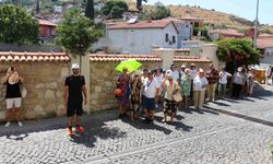 Samos'tan gelen misafirler Tarihi Kemalpaşa Mahallesi'ni keşfetti