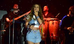 Derya Uluğ’dan muhteşem performans