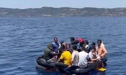Yunanistan'ın geri ittiği 17’si çocuk 32 göçmen kurtarıldı