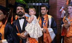 İlham veren azim | Çocuğuyla mezun oldu