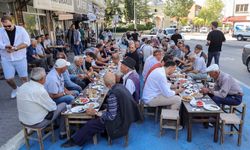Uşak Belediye Başkanı Özkan Yalım, esnafla kahvaltıda buluştu