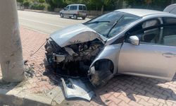 Konya'da feci kaza! Direğe çarparak durabildi