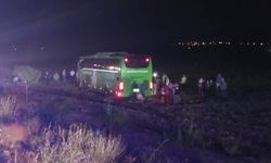 Afyonkarahisar'da otobüsle otomobilin çarpıştığı kazada 1 kişi öldü, 4 kişi yaralandı