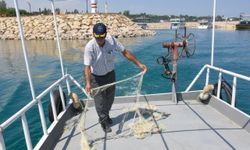 Balıkçılar "vira bismillah" diyerek Van Gölü'ne ağlarını bıraktı