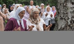Bosna Hersek'teki savaşta kurşuna dizilerek öldürülen Srebrenitsalı 6 genç anıldı