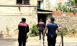 Bursa'da çöp evi temizlemeye gelen ekiplere direnen yaşlı adam polisi bıçakladı