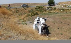 Diyarbakır'da pikap ve yolcu minibüsünün çarpıştığı kazada 13 kişi yaralandı