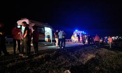 Erzincan'da 2 otomobilin çarpışması sonucu 4 kişi yaralandı