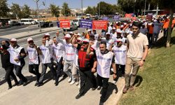 Gaziantep'te işten çıkarıldıklarını belirten işçilerden basın açıklaması