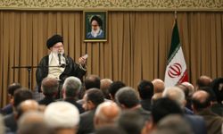İran lideri Hamaney, muhafazakarların çoğunluğundaki Meclis'ten, Pezeşkiyan hükümetine destek olmalarını istedi: