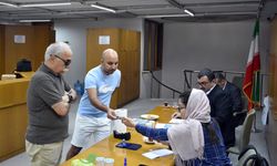 İzmir'deki İranlılar ülkelerindeki cumhurbaşkanlığı seçimleri için oy kullandı