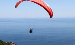 Mavi ve yeşilin buluştuğu Uçmakdere'de 6 ayda 24 bin kişi yamaç paraşütüyle uçtu