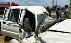 Mersin'de devrilen kamyonetteki 5 kişi yaralandı