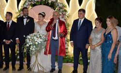 Turgutlu Belediye Başkanı Çetin Akın kızının nikahını kıydı