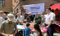 Balıkesir Camikebir Cami önünde aşure ikramı