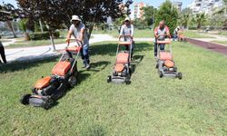 Bayraklı Belediyesi’nden parklara kapsamlı bakım ve yenileme