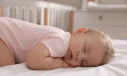 Bebekler için bağımsız uyuma: Uyku eğitiminin yöntemleri