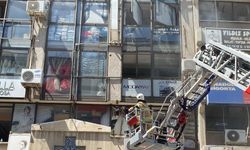 SON DAKİKA | İzmir Çankaya yangınında 1'i ağır 14 kişi hastaneye sevk edildi