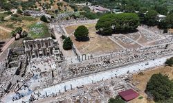 Efes Antik Kenti'nde Koressos Kapısı kazı çalışmaları başladı