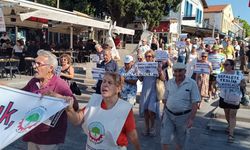 Foça’da emekli maaşa protesto | "İnsanca yaşam istiyoruz"