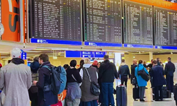Havalimanında küresel ısınma protestosu: 140 uçuş iptal oldu