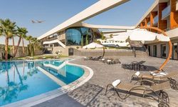 İzmir Doubletree by Hilton Airport Yüzme Havuzu nerede, nasıl gidilir?