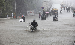 Aşırı yağışlar 90 kişinin ölümüne sebep oldu