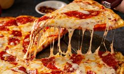Evde pizza yapımının keyfi: Adım adım tarif ve ipuçları
