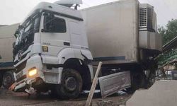 Bursa’da tehlikeli kaza| TIR sürücüsü olay yerinden kaçtı