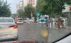 İzmir’i yaz yağmuru vurdu