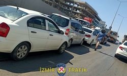 İzmir'de zincirleme kaza | Optimum alt geçitte trafik durdu