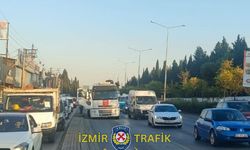 İzmir Yeşillik Caddesi'nde arızalanan araç trafiği etkiledi