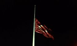 Türkiye'de Haniye için bayraklar yarıya indirildi