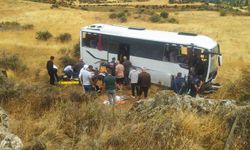 Düğün yolunda korkunç kaza! 20'ye yakın yaralı var