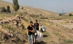 Iğdır'da çocuklar eşeklerle su taşıyor