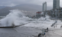 İzmir'de beklenen fırtına vapur seferlerini iptal ettirdi!