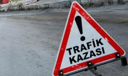 İzmir'de bariyere çarpan iki motosikletli hayatını kaybetti