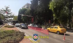 İzmir'de yol çalışması nedeniyle trafikte yoğunluk oluştu