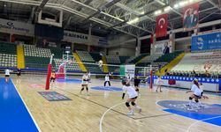 Muğla'da gençler spor okullarıyla voleybol becerilerini geliştiriyor