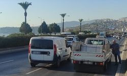 İzmir Altınyol Caddesi’nde arıza yapan araç trafiği aksatıyor