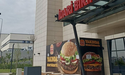 İzmir Bayraklı Şehir Hastanesi’nde Burger King afişi tepki topladı!