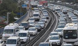 Çeşme-İzmir Otoyolunda trafik yoğunluğu: Yol çalışmaları akışı etkiledi