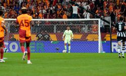 Galatasaray, PAOK'u kendi kalesine atılan gol ile öne geçti