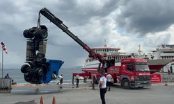 Kocaeli'de freni boşalan tır denize düştü: Yaralı yok